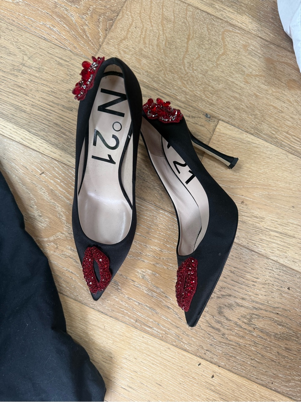 Authentic N 21 Black Satin Pointed Pumps with Red Crystal Lips